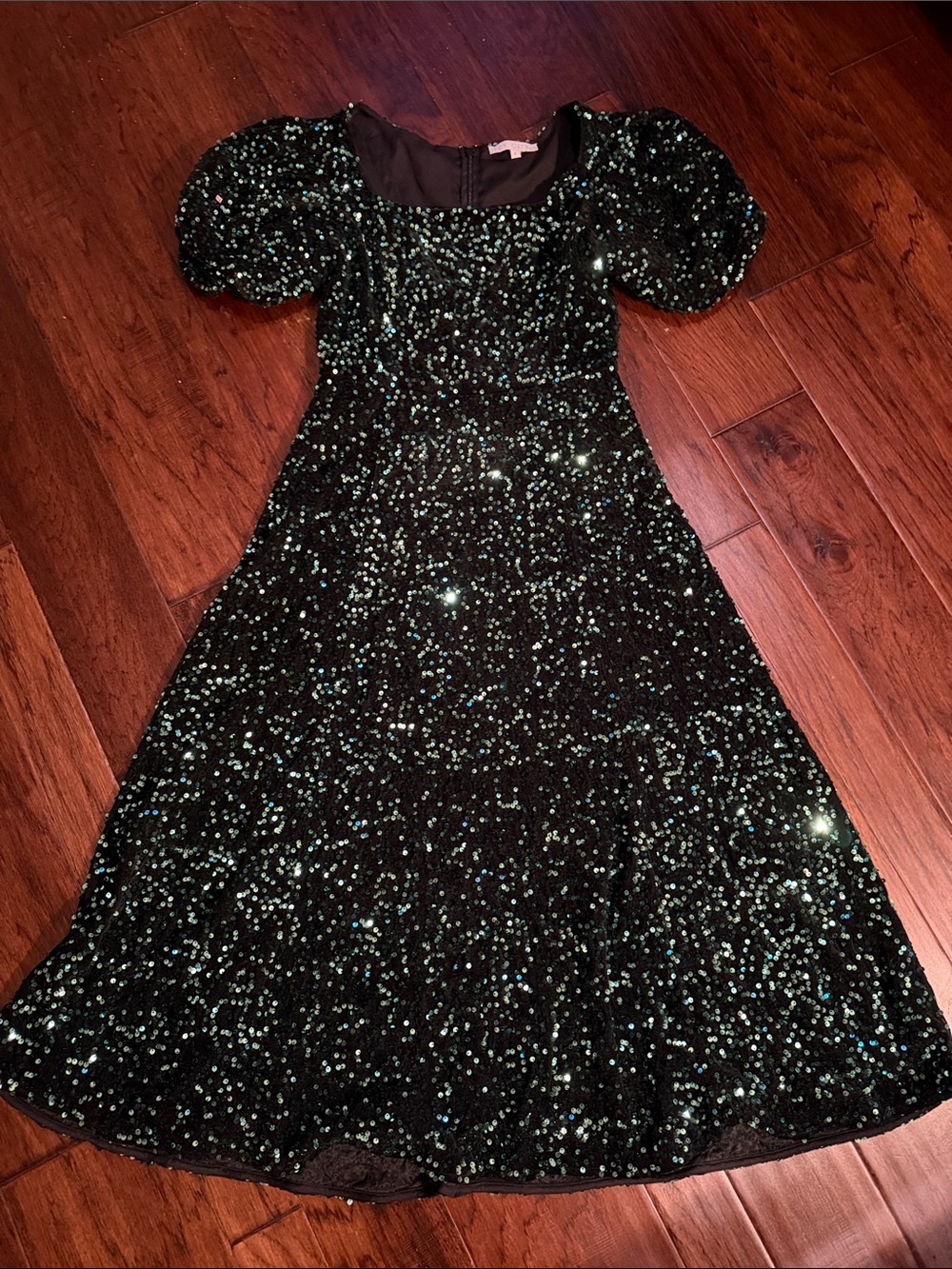 Ivy City Emerald Green Sequin Dress with Puff Sleeves